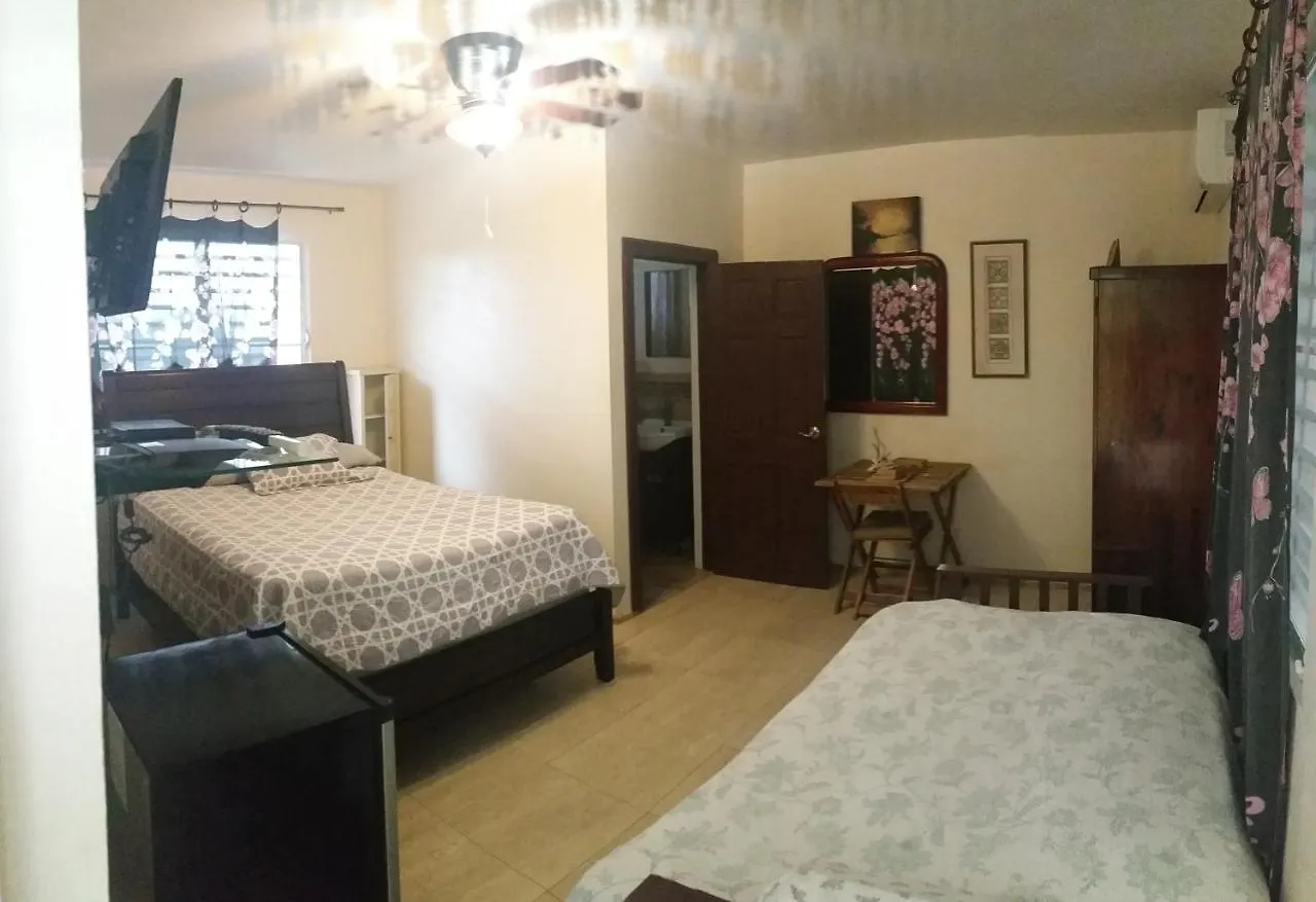 בית הארחה אגואדה Villa Marsana